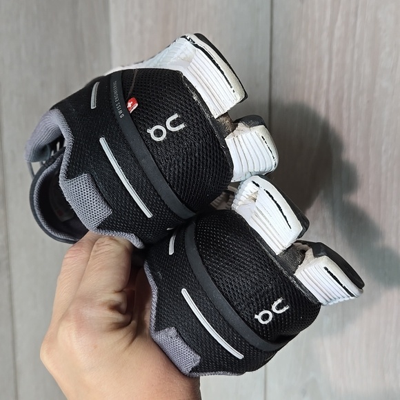 On Running Cloud Women Black& White Sneakers Atjletic Running Sz 8.5 - Picture 7 of 11